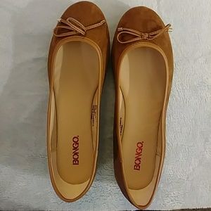 Cute tan faux suede skimmers